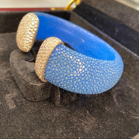 Beautiful royal blue Corolli leather cuff - Picture 4 of 4